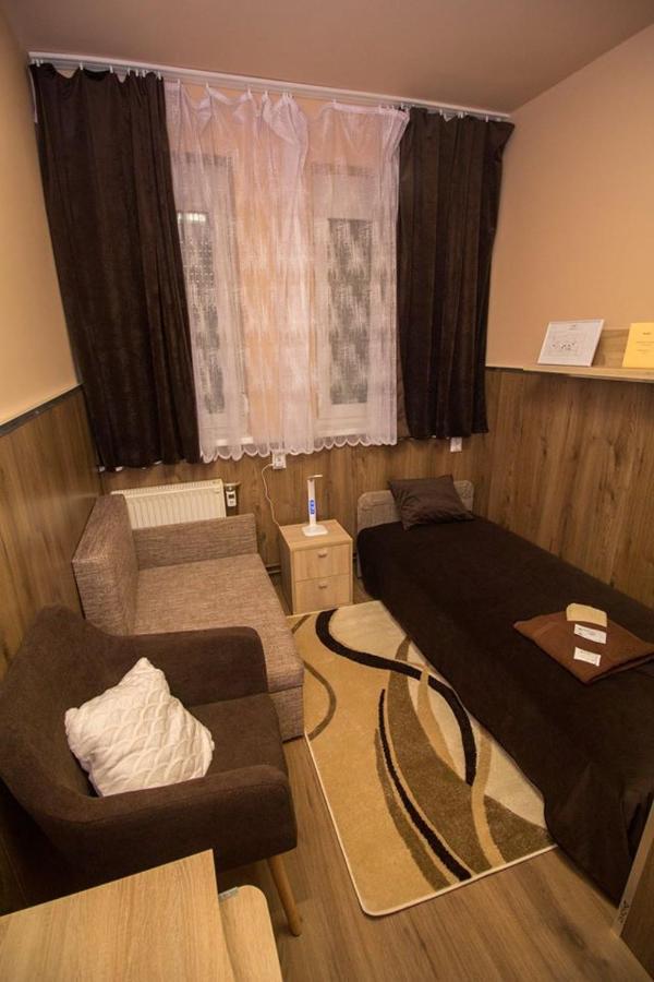 Bed and Breakfast M7 Galéria Panzió à Letenye Extérieur photo