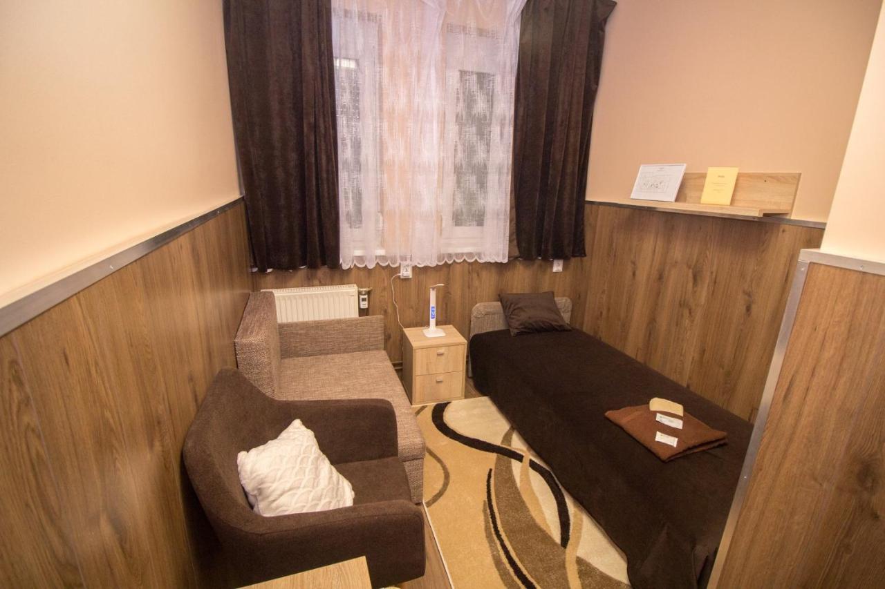 Bed and Breakfast M7 Galéria Panzió à Letenye Extérieur photo