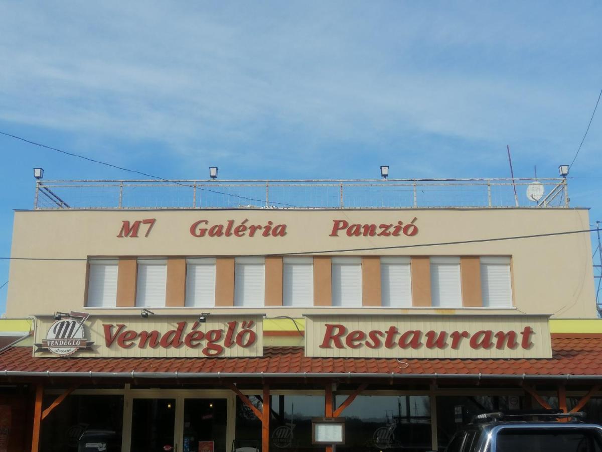 Bed and Breakfast M7 Galéria Panzió à Letenye Extérieur photo